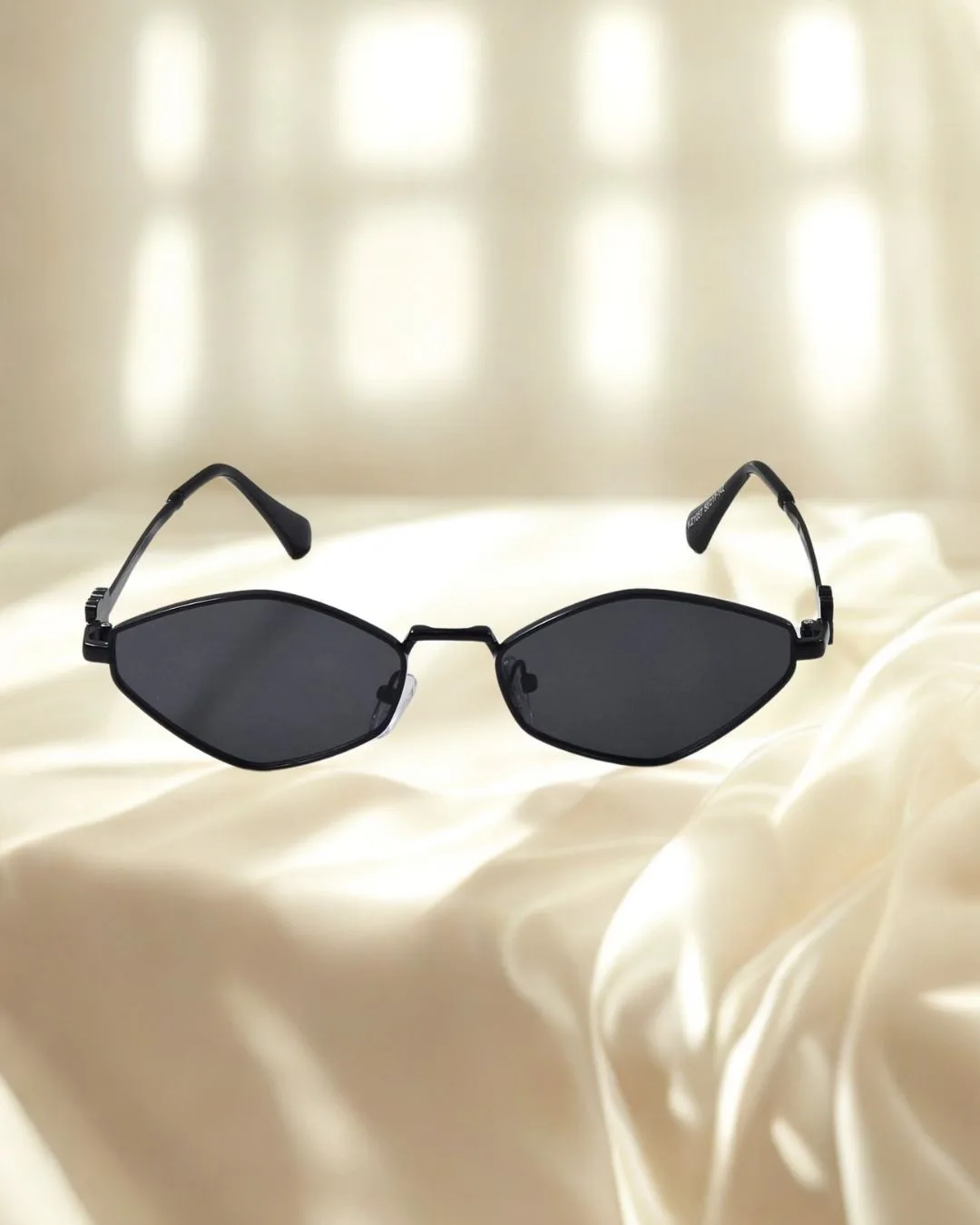 Blurkart Premium Oval Metal Sunglasses – UV400 Protection view 3