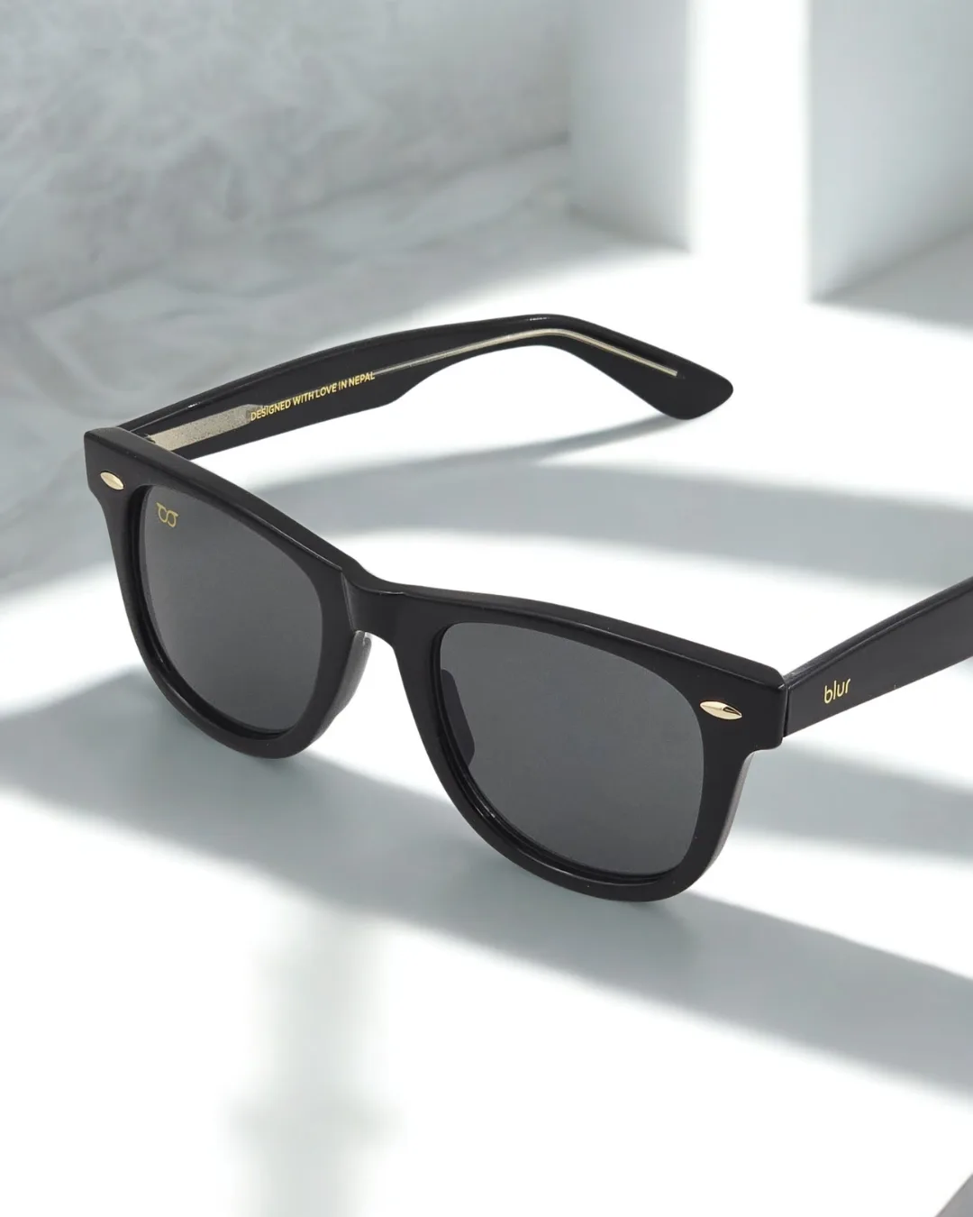 Unisex Wayfarer Black Sunglasses UV400 Protection Lightweight Polycarbonate Frame Stylish Blur Lens